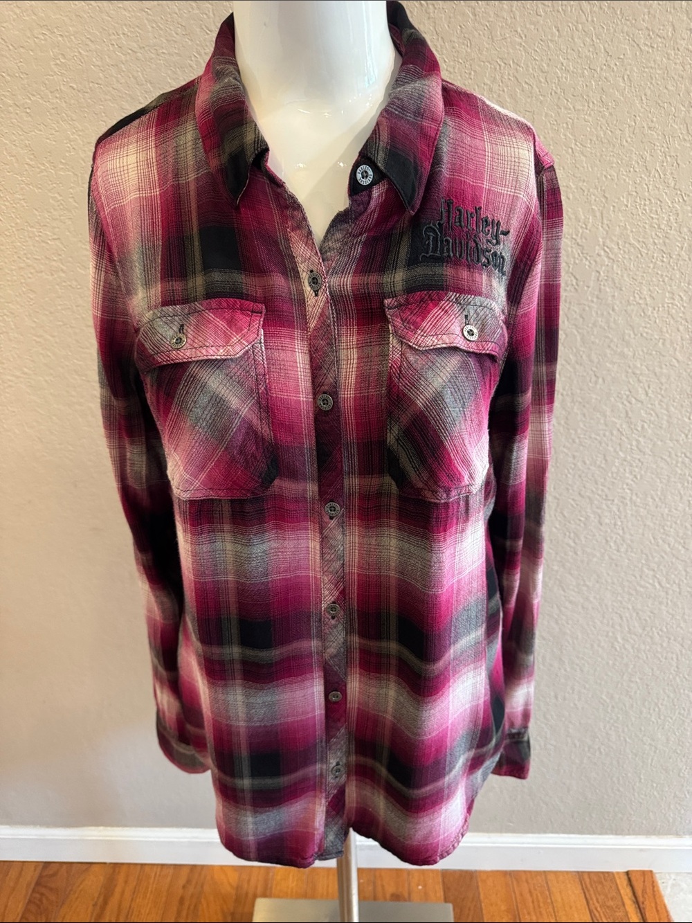 Harley-Davidson Pink and Black Plaid Button-Up Shirt women’s size medium